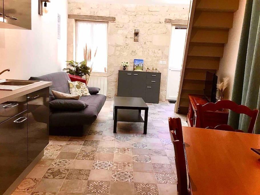 Logement Neuf Et Cosy Proche Centre Ville Chinon Exteriér fotografie